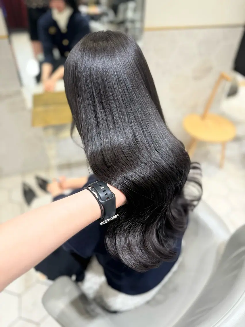ロング カラー 透明感カラー グレージュ costes 今井芽依のヘアスタイル