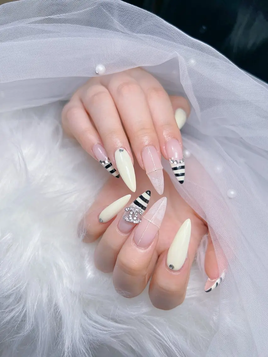 ネイル アートネイル オーロラネイル チークネイル 長さ出し フットネイル Miya _nailのネイルデザイン