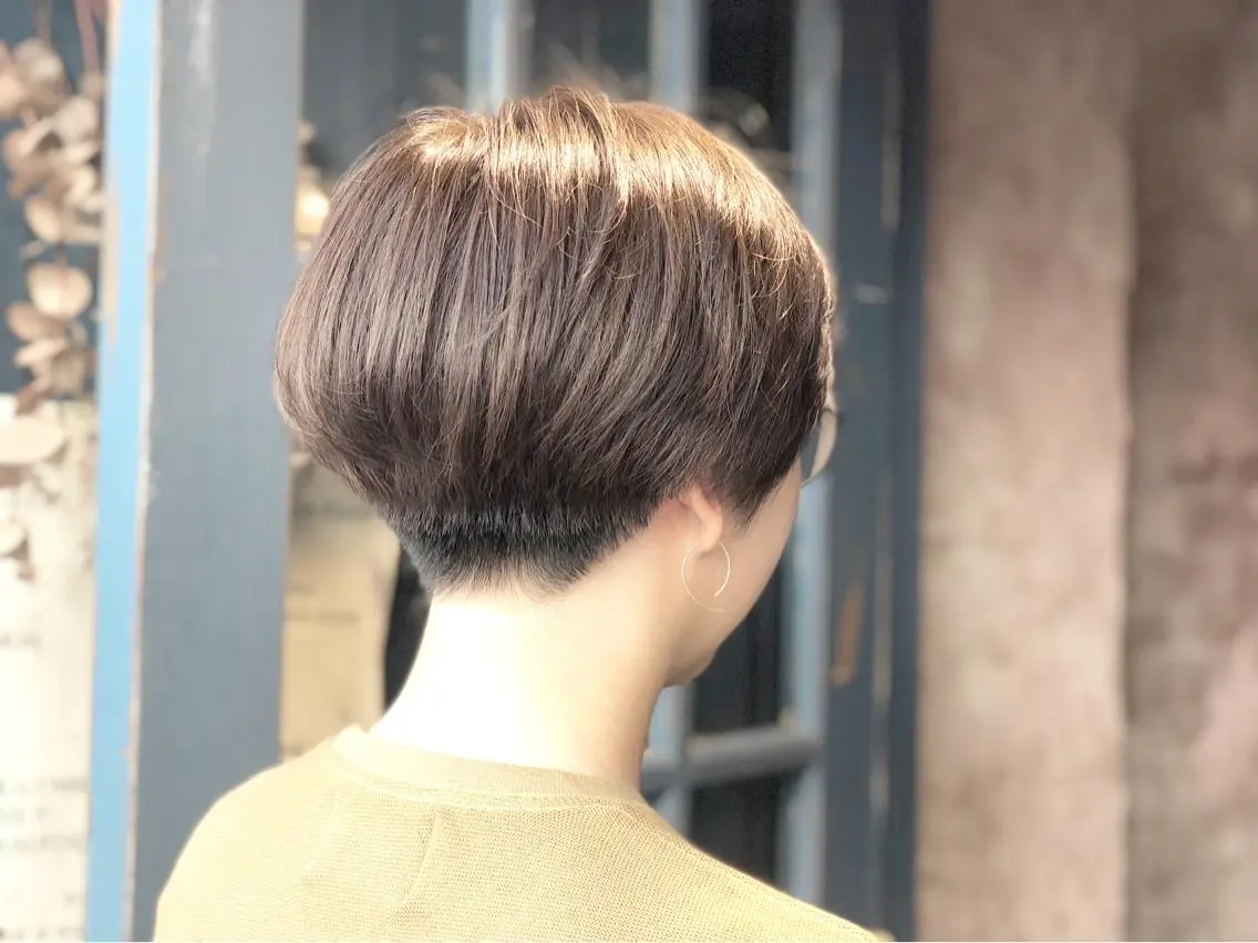 ショート カラー ブリーチ、パーマ 西部笑のヘアスタイル