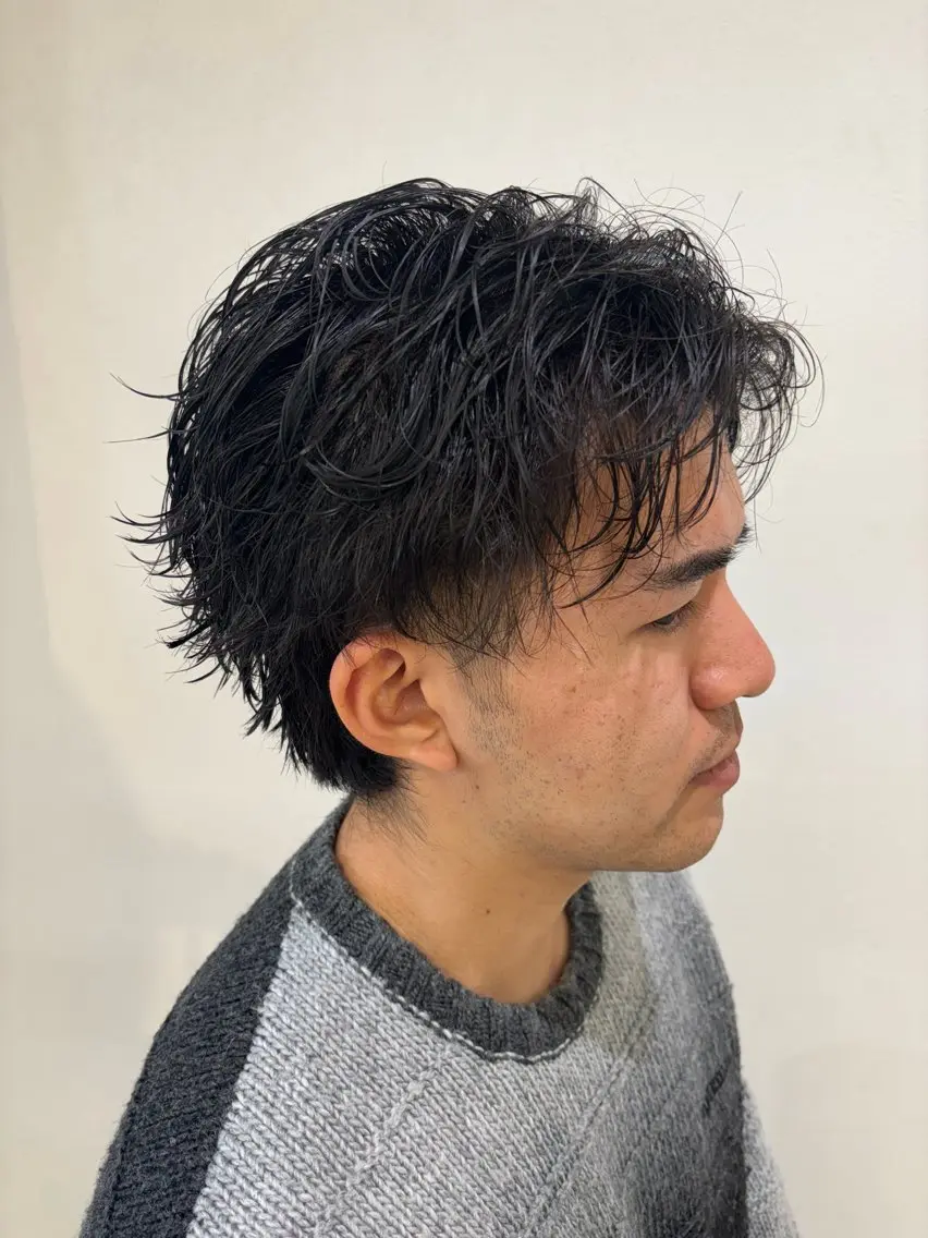 パーマ メンズ ビジネス メンズパーマ スペインカール 波巻きパーマ ニュアンスパーマ カット パーマ ニュアンスパーマ/ フェザー/マッシュのヘアスタイル