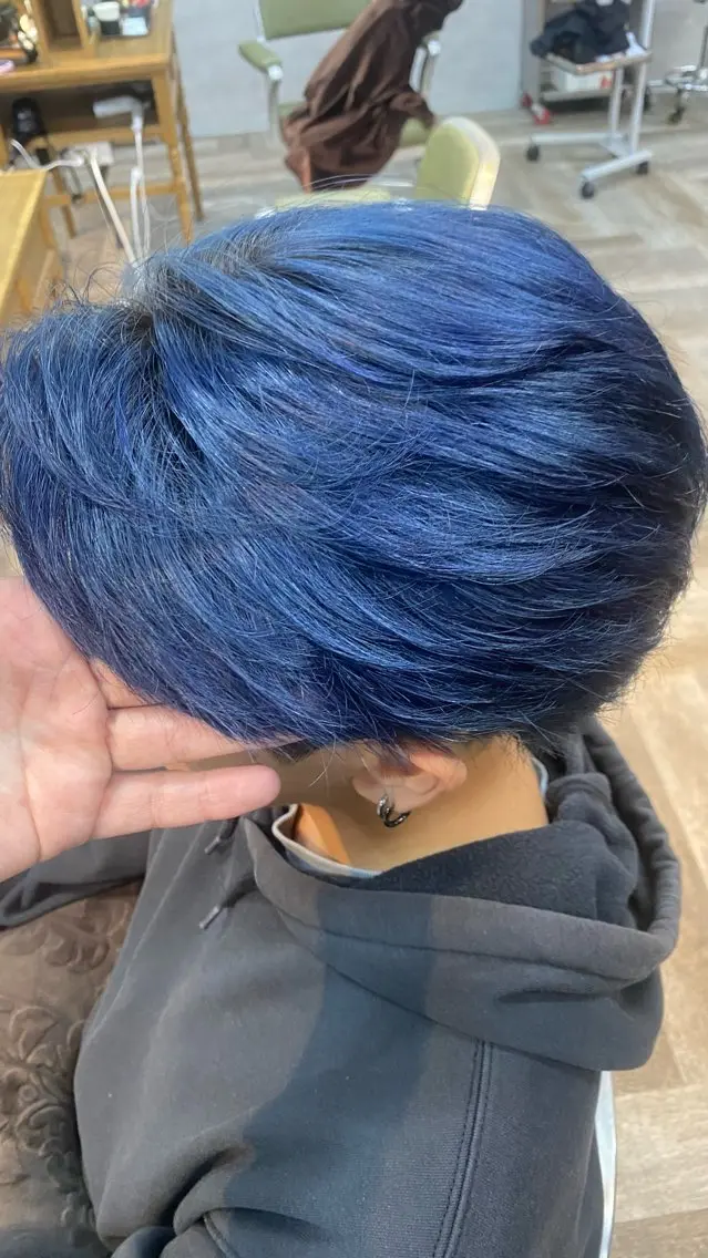 ショート カラー メンズ メンズブリーチ ブリーチ ブルーカラー 飯田 雷晟のヘアスタイル