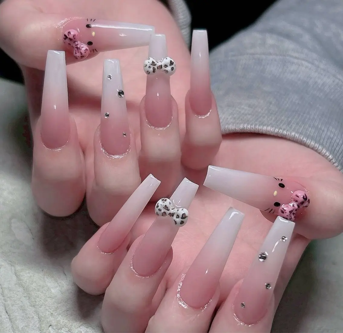 ネイル フレンチネイル ジェルネイル ガラスフレンチ ハロウィン ハート H.baby Nail Salonのネイルデザイン