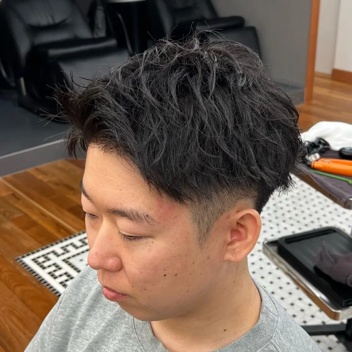 ショート メンズ アップバング 刈り上げ ショートヘア カット メンズカット✂️ スキンフェード伊藤陸のヘアスタイル