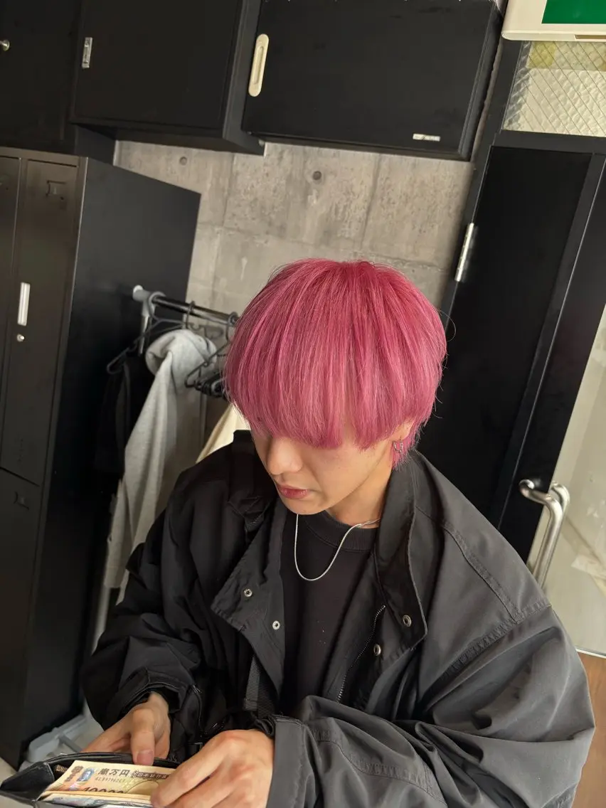 カラー メンズ メンズハイトーン ハイトーンカラー ピンクカラー カット ヘアカラー トリートメント _WHITE / KENTOのヘアスタイル