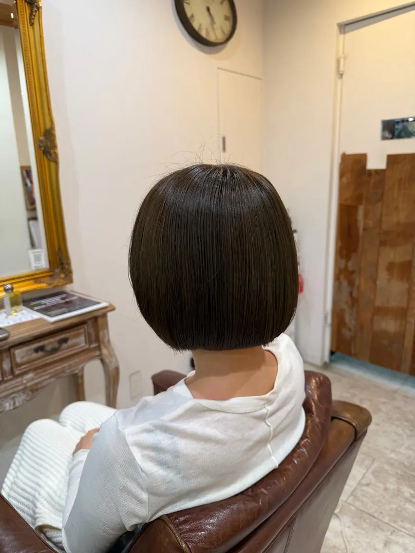 ショート ヘアカラー 望月 芽依のヘアスタイル