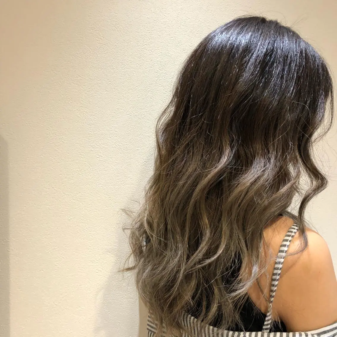 ロング カラー グラデーションカラー soelle Hanaのヘアスタイル