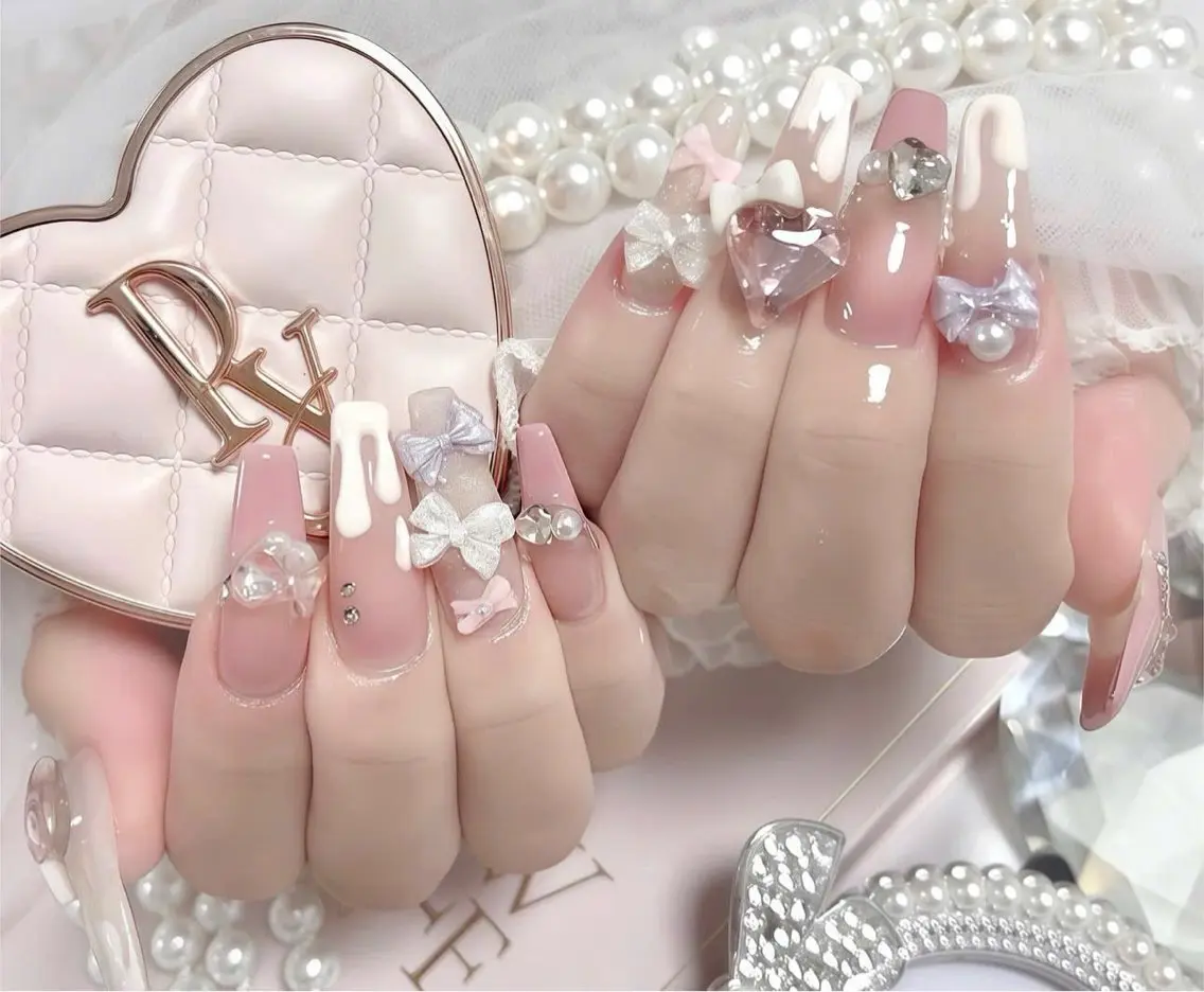 ネイル フレンチネイル ジェルネイル ガラスフレンチ ハロウィン ハート ハンドネイル H.baby Nail Salonのネイルデザイン