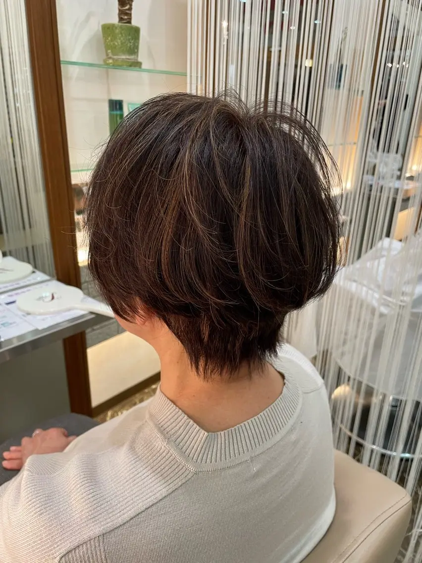 大人の白髪ぼかしハイライト➕ワンカラー(2回までご利用可能)の写真