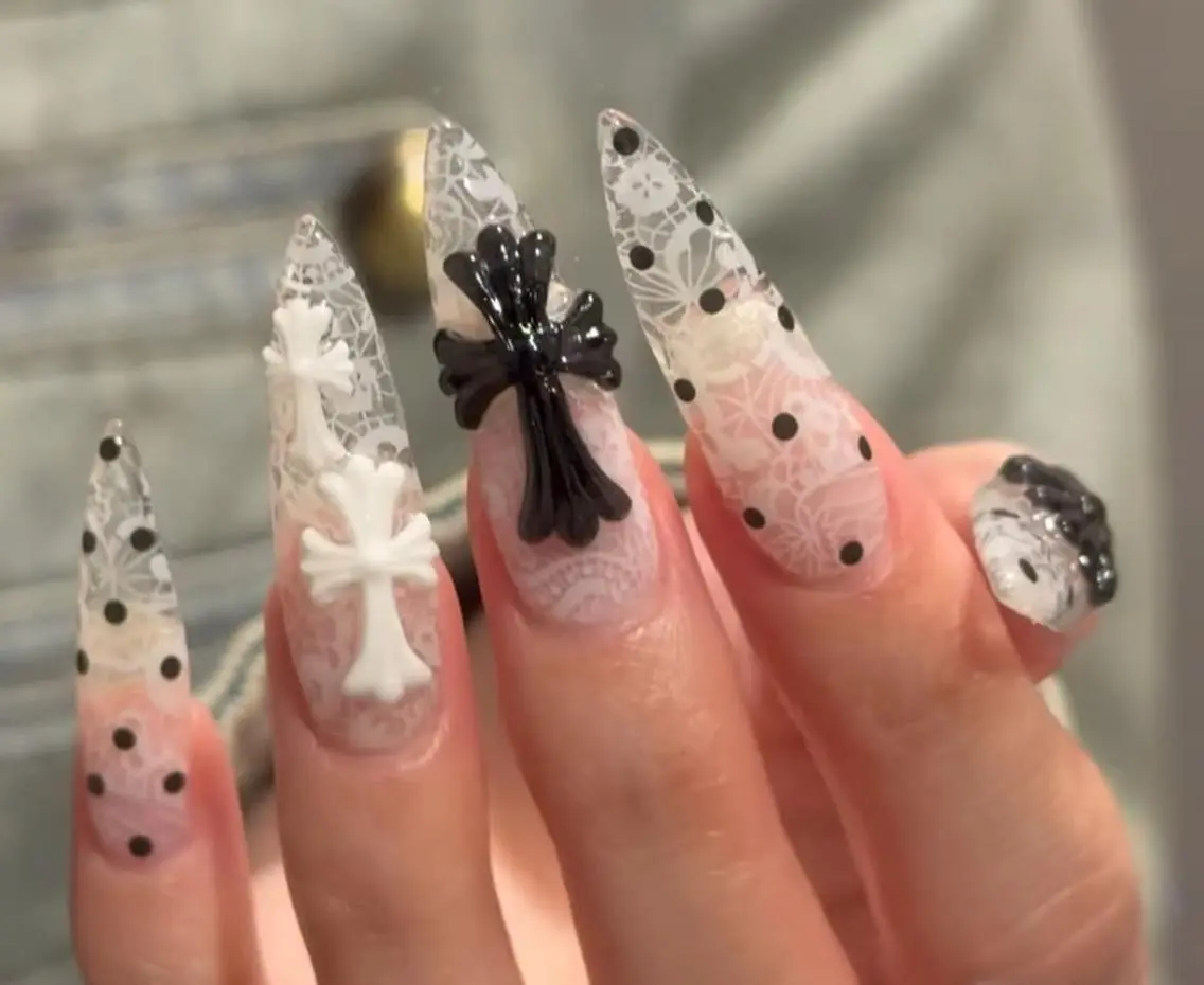 ネイル ブルー 長さ出し フラワーネイル キラキラネイル 水色 ハンドネイル フットネイル Umee Nailのネイルデザイン