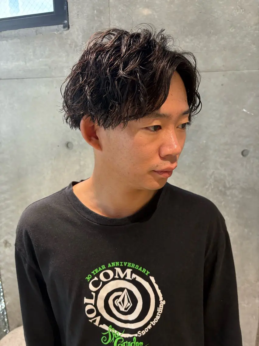 ミディアム パーマ メンズ ミディアムパーマ メンズパーマ ツイストスパイラルパーマ スパイラルパーマ カット パーマ トリートメント ラフでキマる色気ヘア 鈴木教介👯‍♀️のヘアスタイル