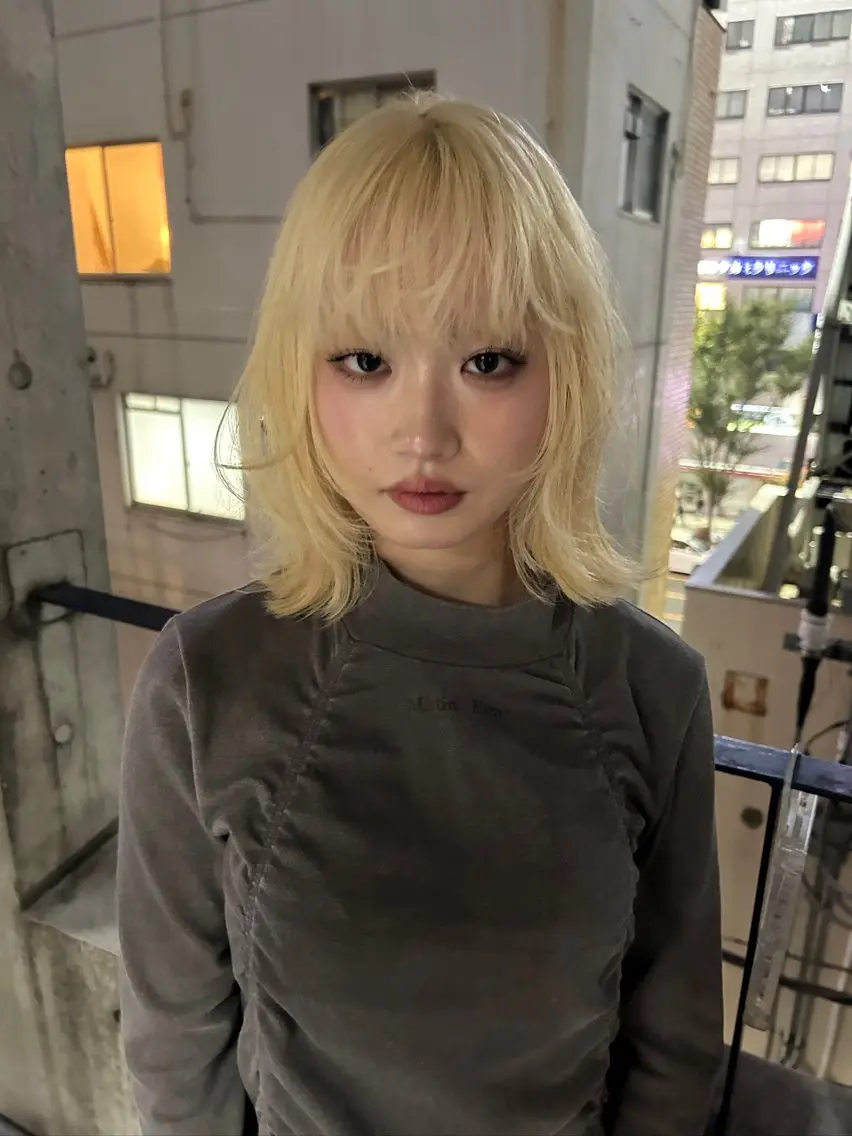 ミディアム カラー 抜きっぱなしブロンド ブロンド レイヤーカット ﾘｭｳﾄ/ レイヤーカットのヘアスタイル