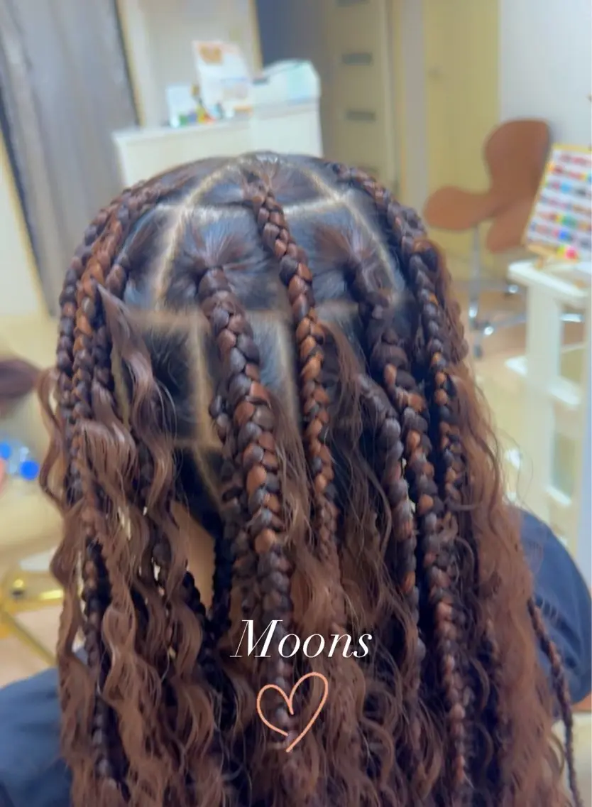 ヘアアレンジ Moons nail 💅✨のネイルデザイン