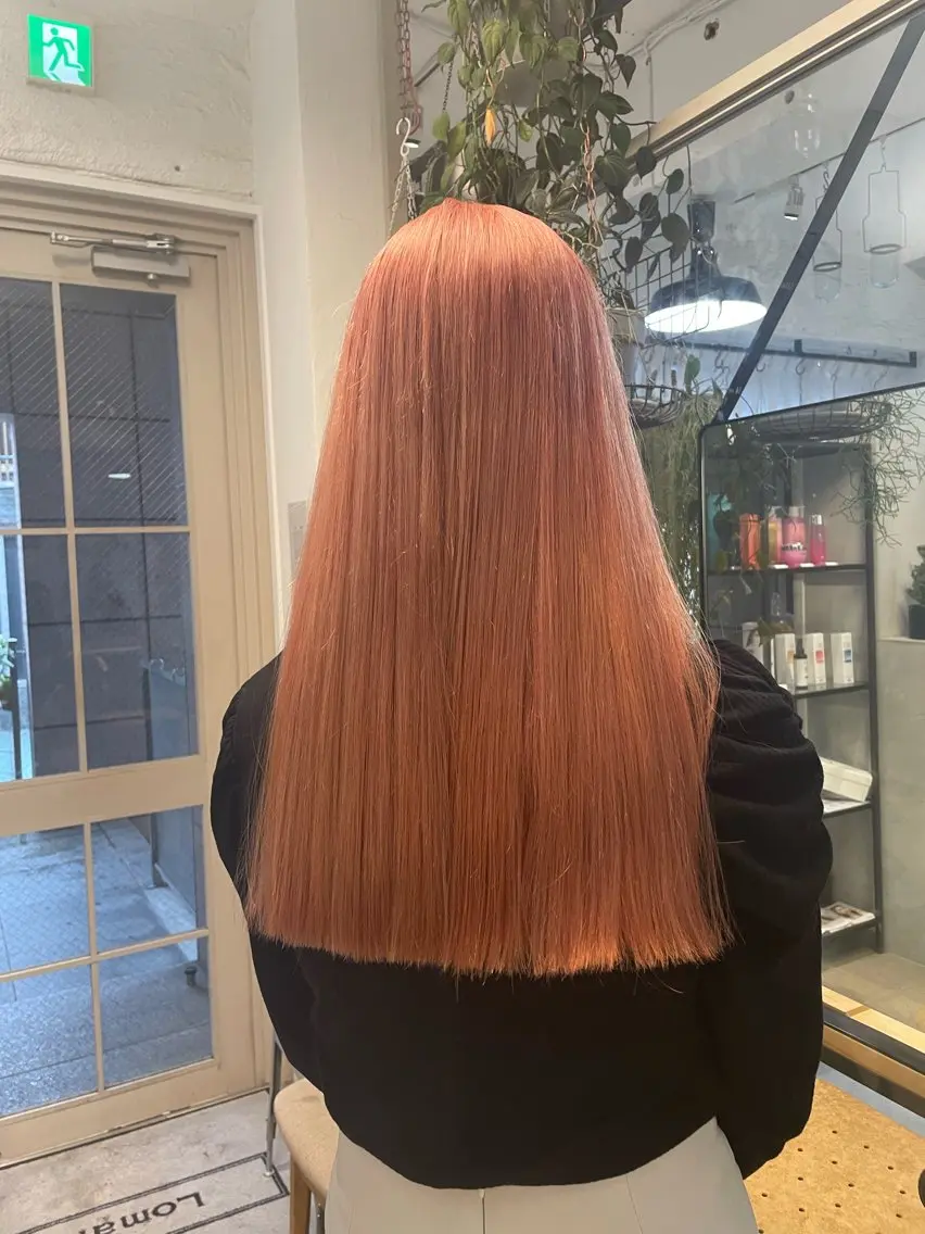ロング カラー ミルクティー× グレージュMOMOのヘアスタイル