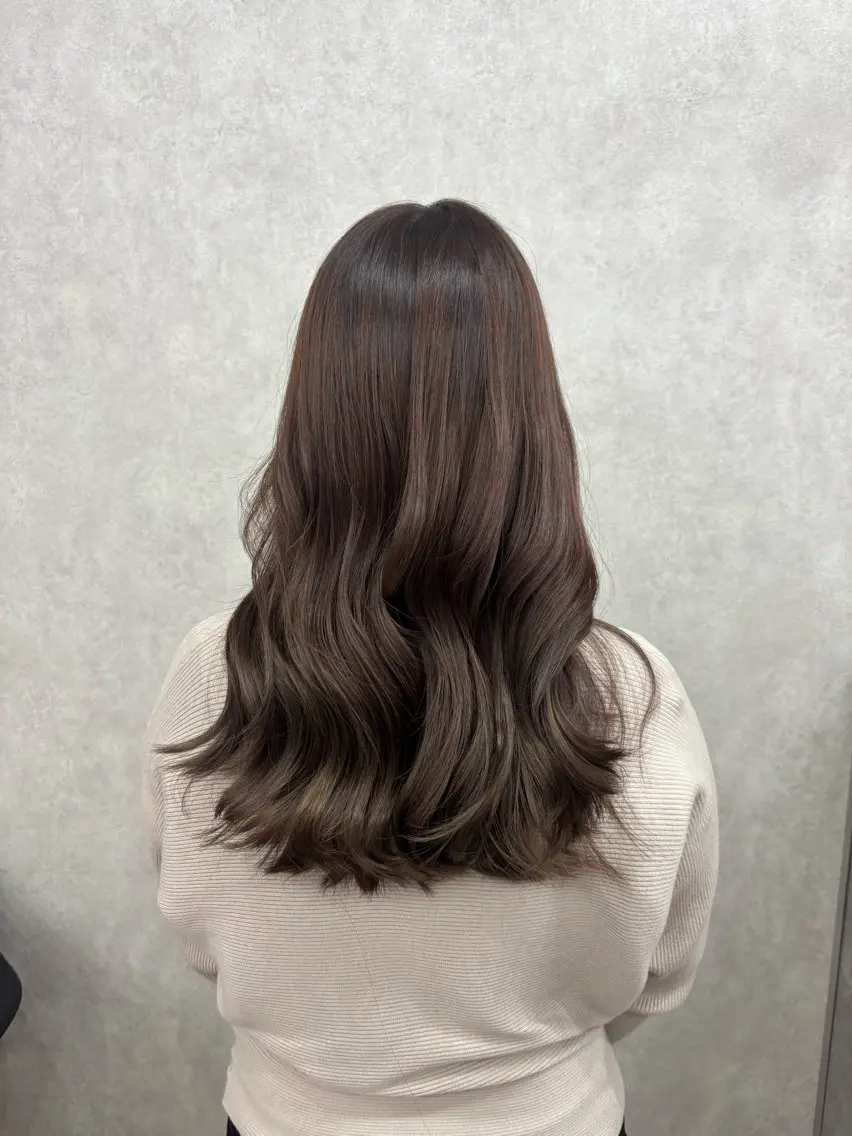 セミロング カラー ブラウンカラー チョコレートブラウン 倉澤 愛理のヘアスタイル