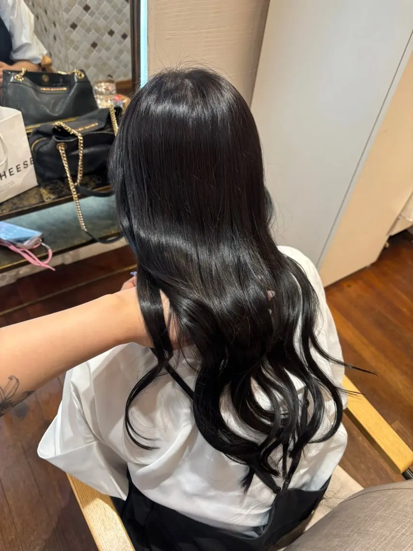 ロング カラー 透明感カラー ダークグレー ダークグレージュ グレージュ ヘアカラー トリートメント 境 莉央のヘアスタイル