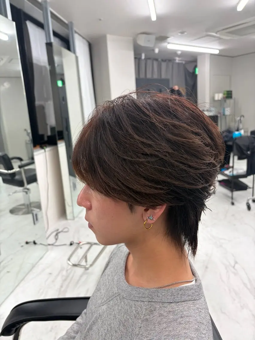 ミディアム カラー パーマ メンズ ミディアムパーマ フェザーパーマ メンズパーマ ダブルカラー カット 縮毛矯正 フジイ カナウのヘアスタイル