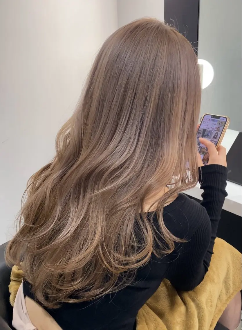 ロング カラー ベージュカラー ミルクティーベージュ DAIKI ハイトーンカラーのヘアスタイル