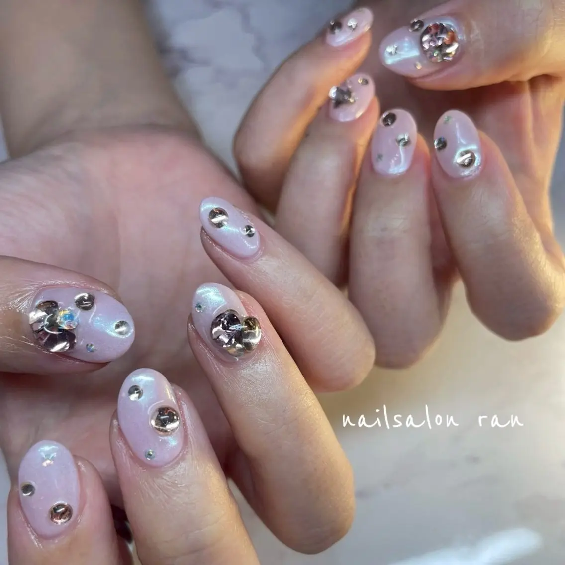 ネイル オーロラネイル ミラーネイル ピンク ストーンネイル ハンドネイル ハンドケア nailsalon ranのネイルデザイン