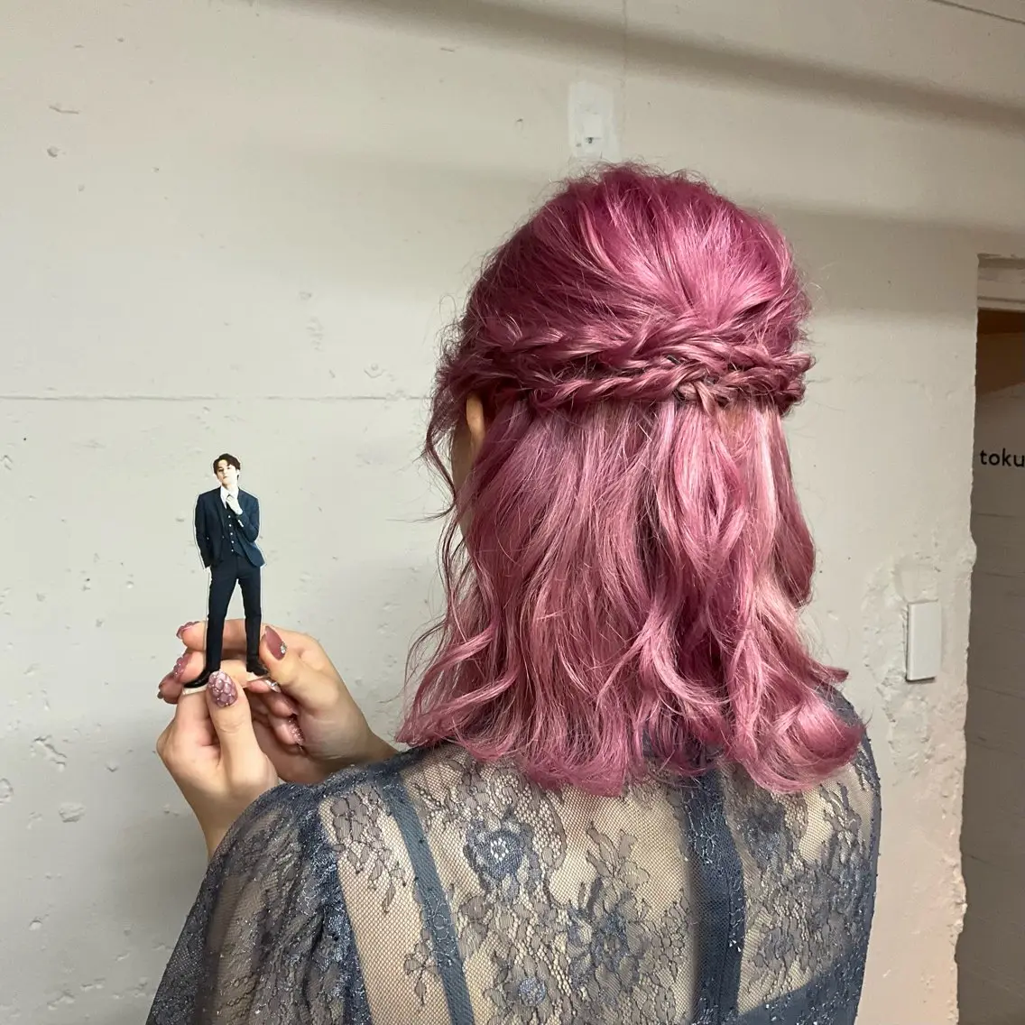 ミディアム カラー ヘアアレンジ ハーフアップ 結婚式・ブライダル ピンクカラー がもう ゆいこのヘアスタイル