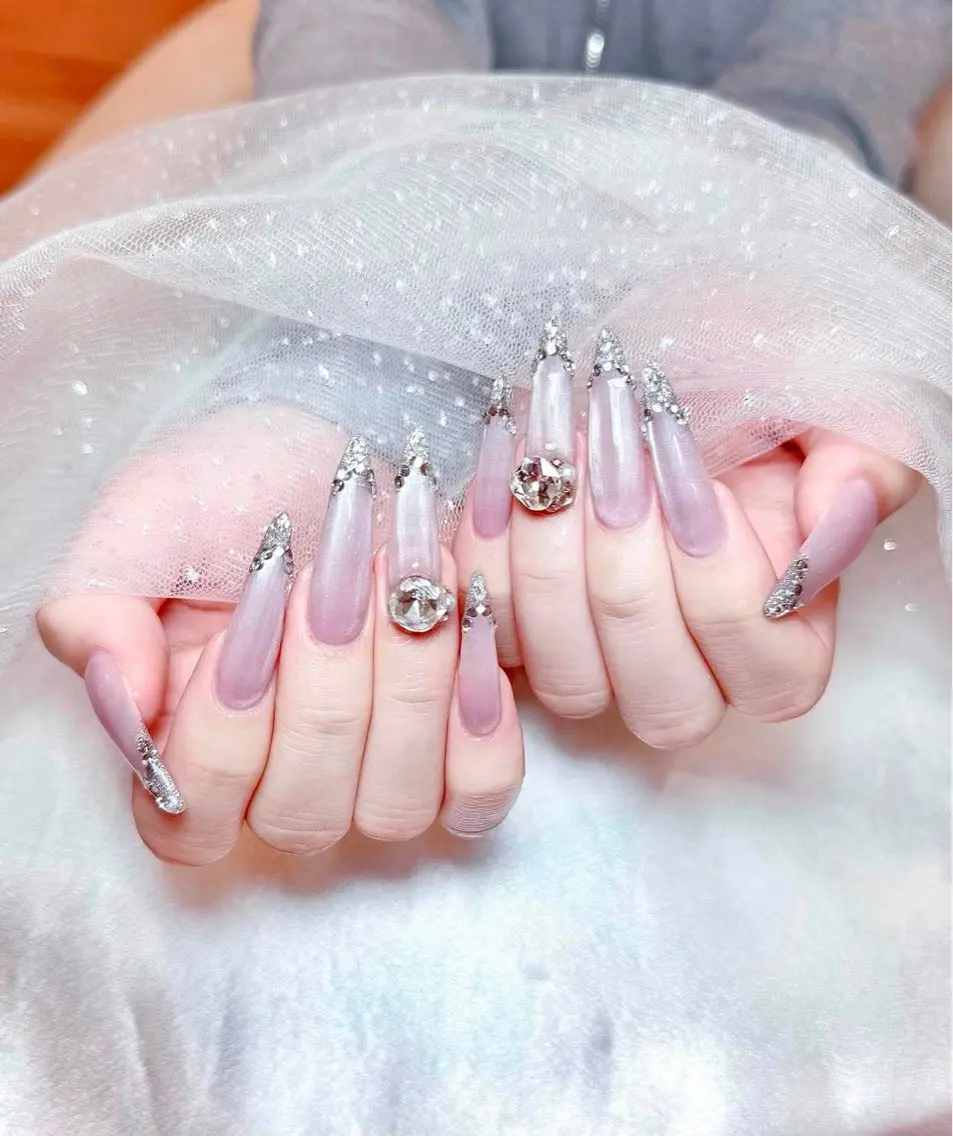 ネイル アートネイル ジェルネイル 韓国ネイル ニュアンスネイル ワンカラーネイル ハンドネイル Queen Nail Salonのネイルデザイン