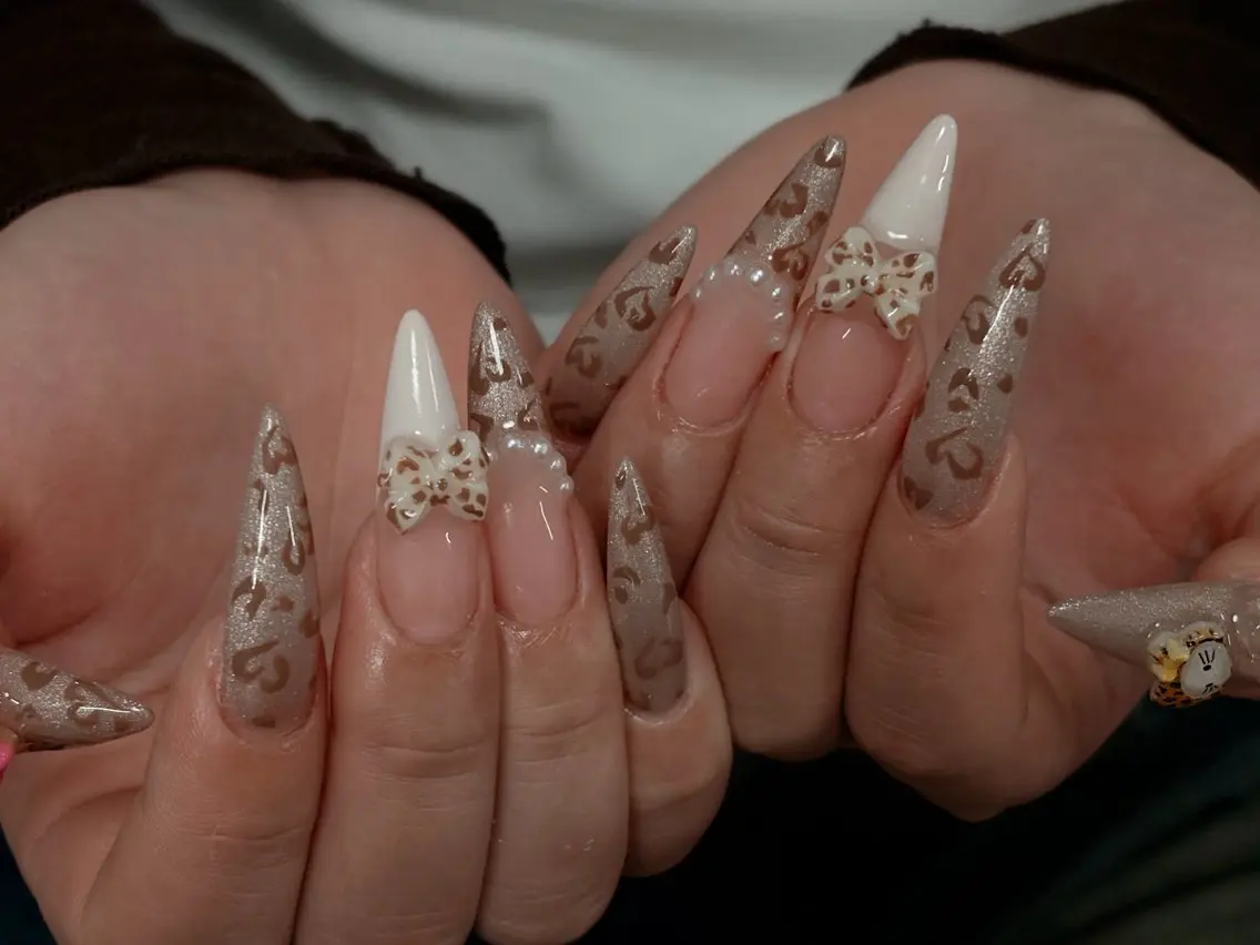 ネイル アニマル柄 オーロラネイル べっ甲ネイル ボルドー ブラウン ハンドネイル E3 Nail Salonのネイルデザイン