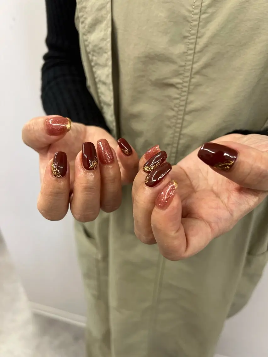 ネイル ボルドー ジェルネイル 韓国ネイル ラメ(グリッター) ニュアンスネイル ハンドネイル ハンドケア Bana_ Nailのネイルデザイン