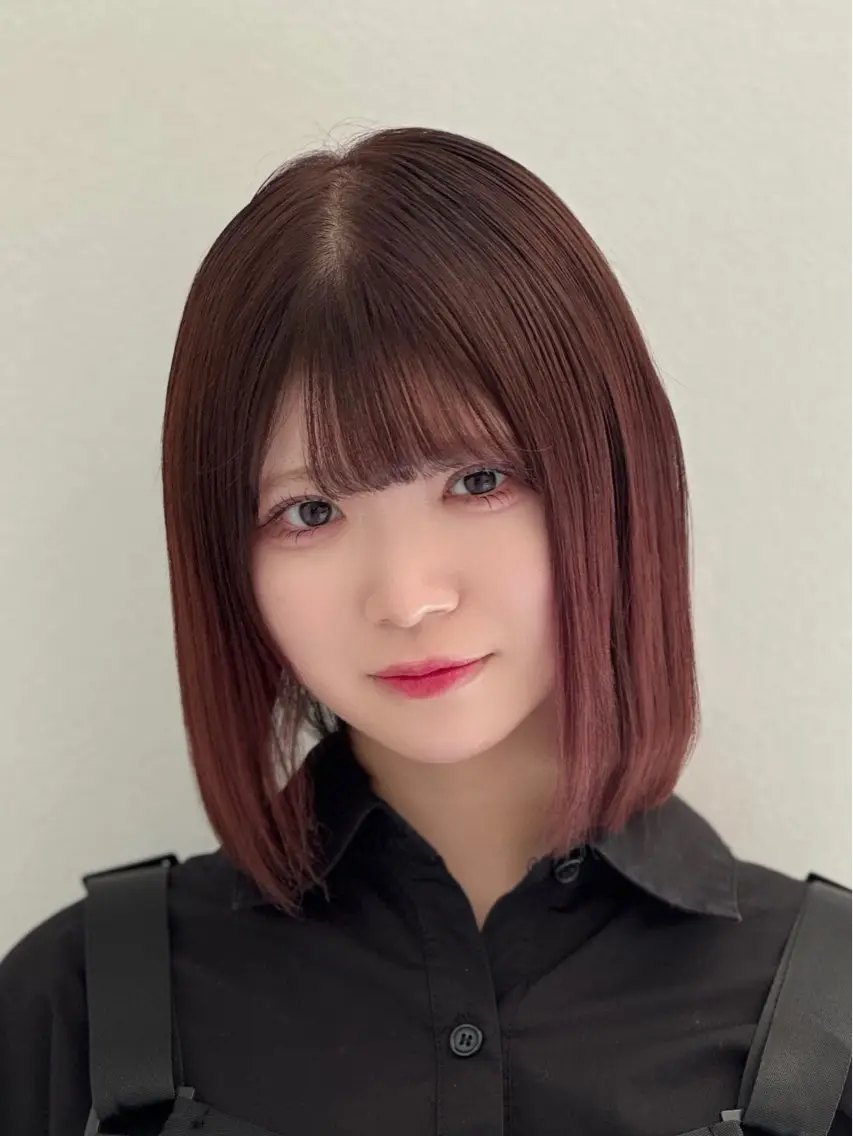 ミディアム カラー レッドカラー ボブ カット ヘアカラー トリートメント レイヤー/髪質改善 aobaのヘアスタイル
