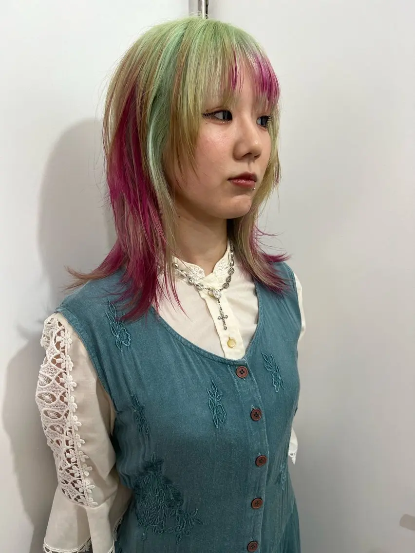 ミディアム ヘアカラー トリートメント 💥ウルフカット デザインあんな💥のヘアスタイル
