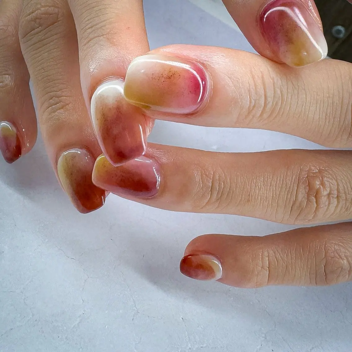 ネイル アートネイル ボルドー ニュアンスネイル ハンドネイル pointillé .ayaのネイルデザイン