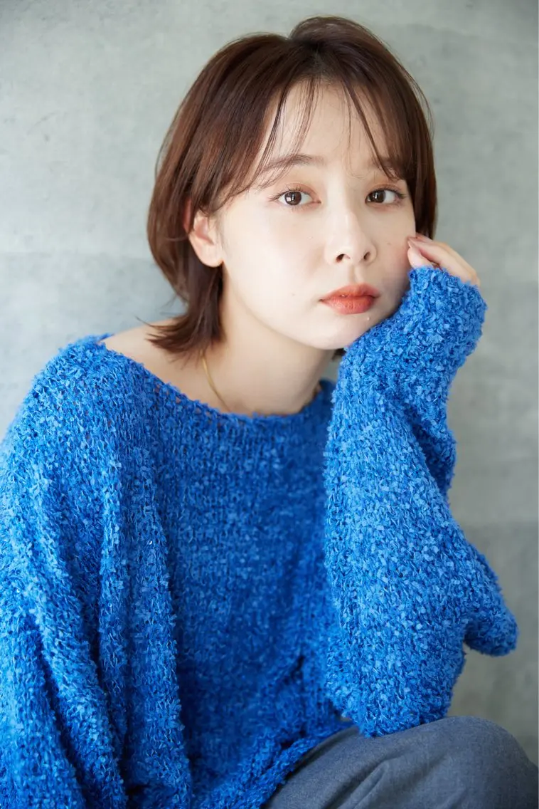 ミディアム シモウラ アオイのヘアスタイル