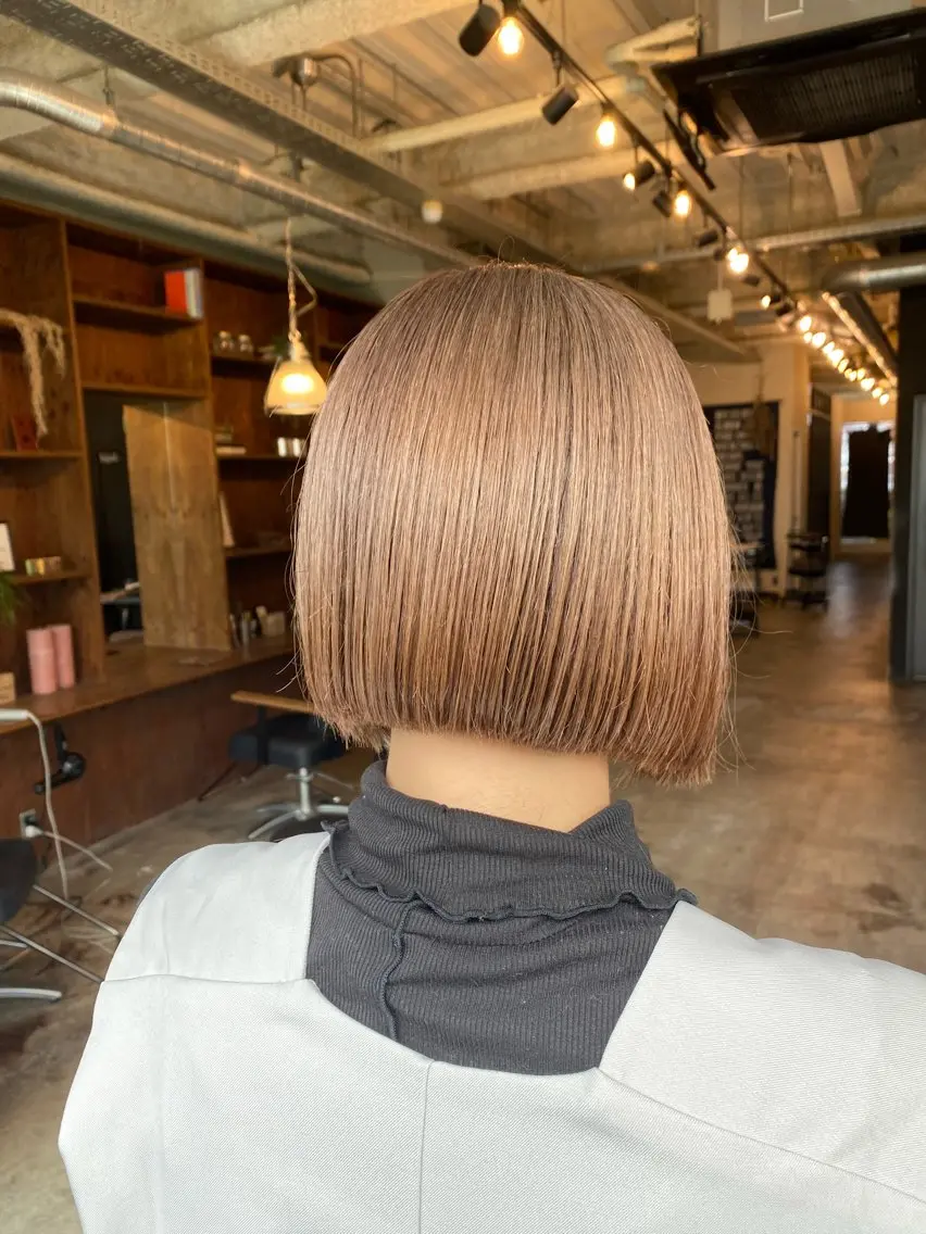ショート カラー ベージュカラー ミルクティーベージュ the BRIDGE 加藤みのりのヘアスタイル