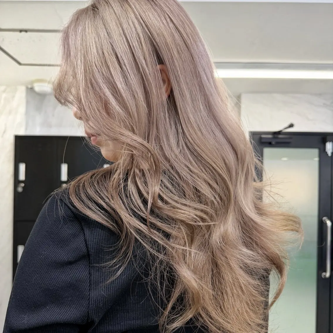 ロング カラー シールエクステ ハイトーンカラー エクステ ヘアカラー トリートメント シールエクステ特化 ハイトーン、NANAのヘアスタイル