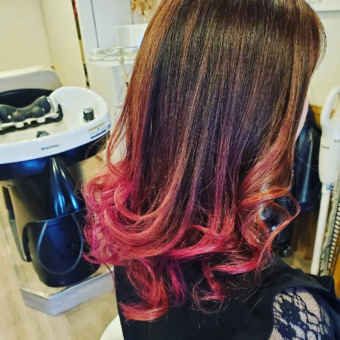 ロング カラー アディクシーカラー バレイヤージュ ブリーチ グラデーションカラー ハイライトカラー ヘアカラー spa hair ark 富井直美のヘアスタイル