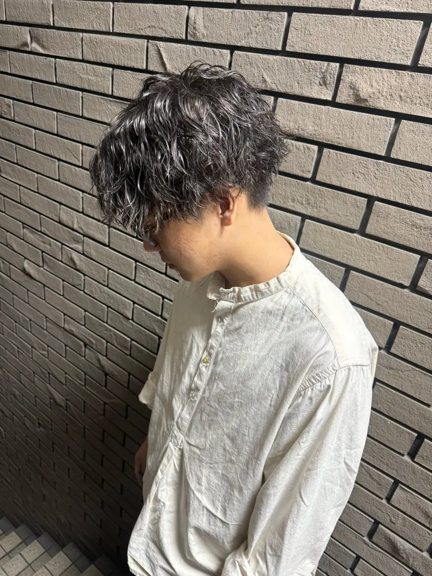 パーマ メンズ センターパート メンズパーマ ツイストスパイラルパーマ 刈り上げ スパイラルパーマ 志賀 あずみのヘアスタイル
