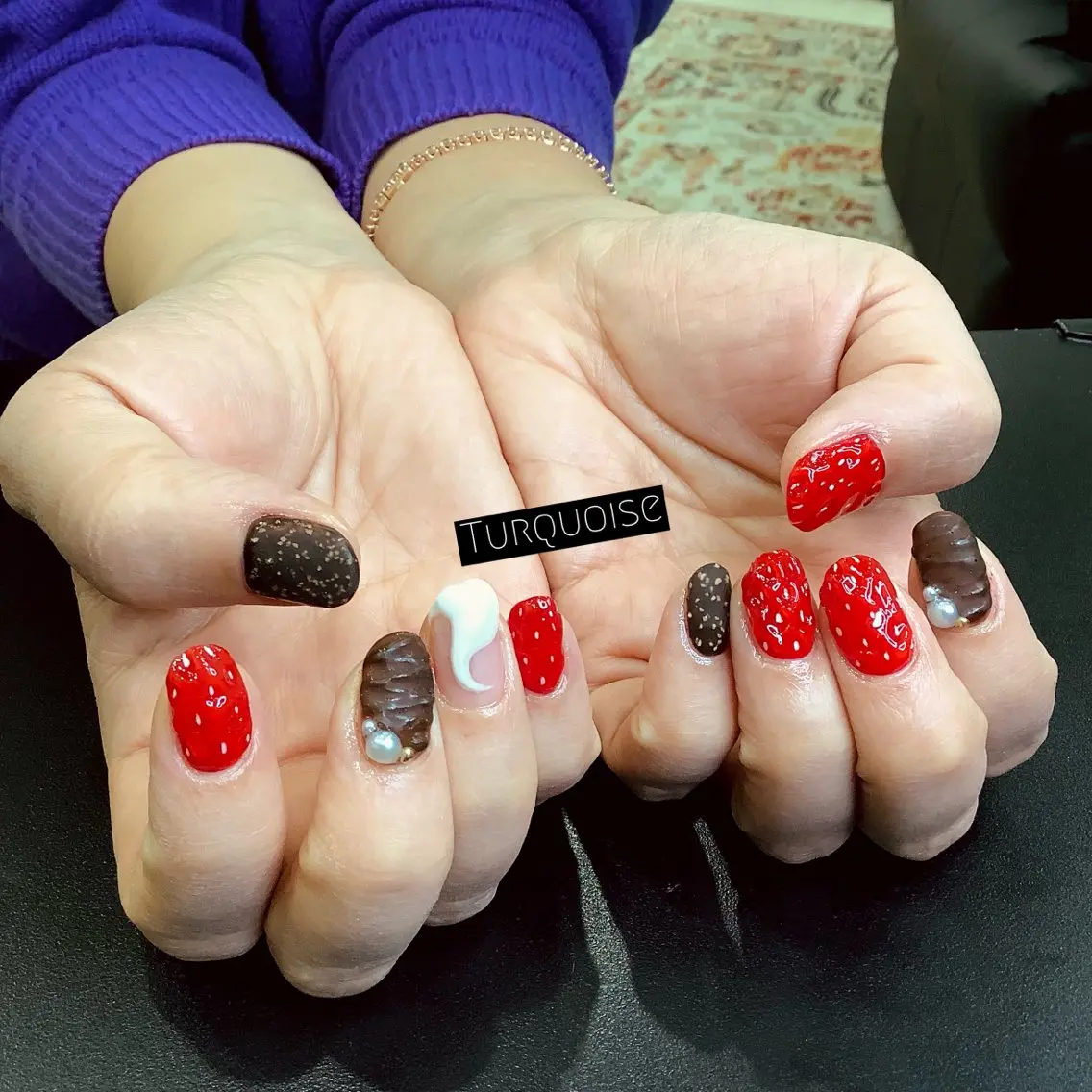 ネイル 個性派ネイルサロン 💅🏼ターコイズのネイルデザイン