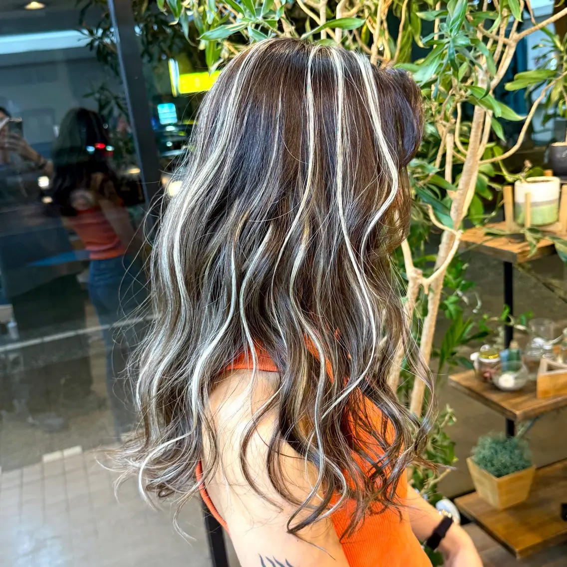 ロング カラー ハイライトカラー オレンジ ハイライト レイヤーカット ヘアカラー トリートメント 🌈ハイライト特化 🌈 🐶ノザワ🐶のヘアスタイル