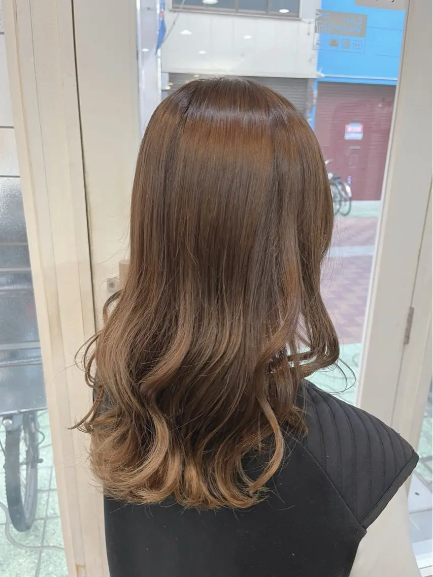 ロング 髪質改善 大人女性に寄り添う 髪質改善サロンのヘアスタイル
