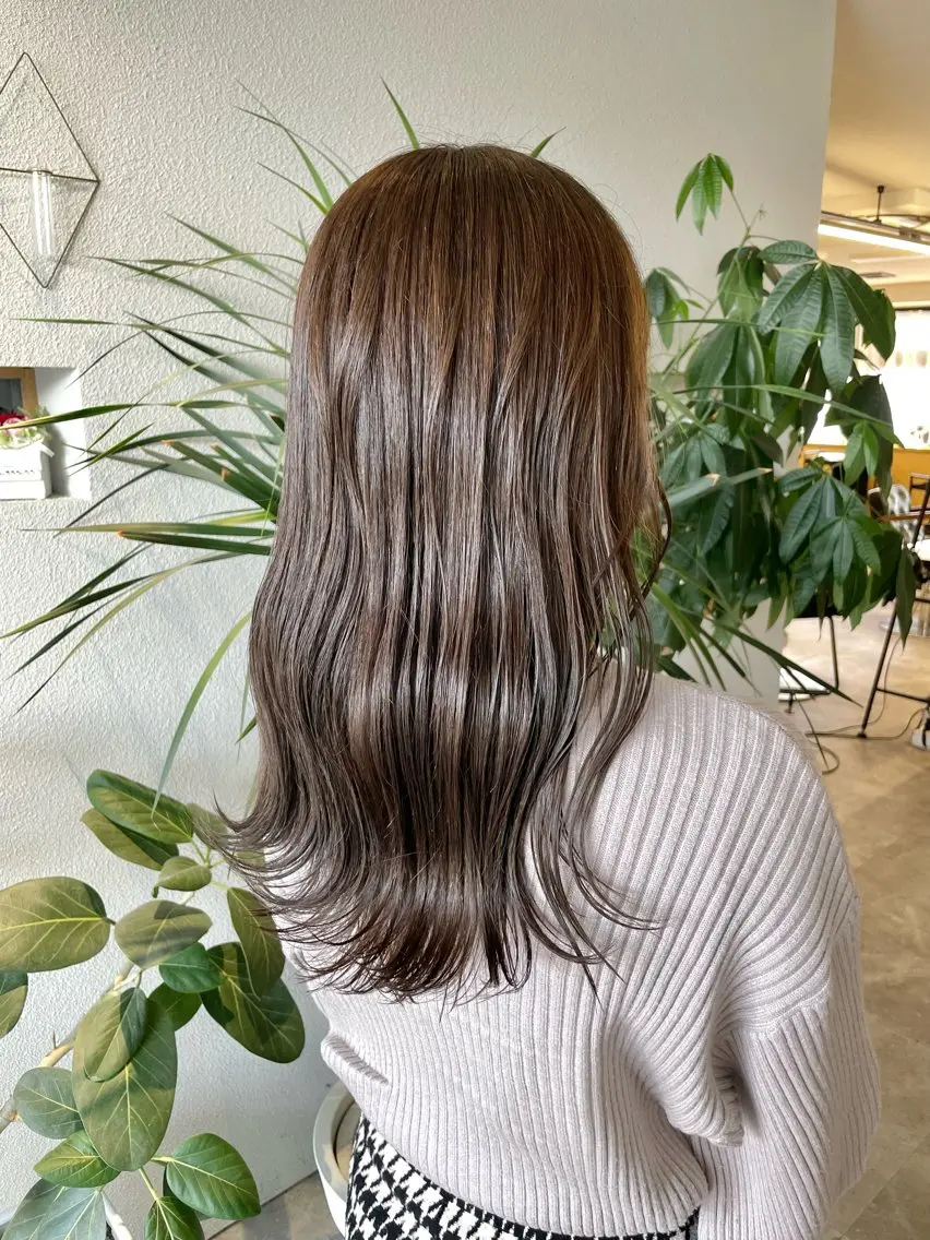 ロング カラー グレージュ 谷口 優希のヘアスタイル