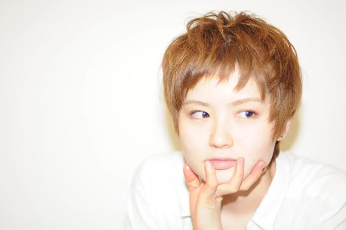 ショート カラー 小林 秀のヘアスタイル