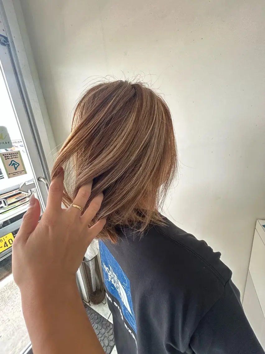 カラー 仲程 亜矢女のヘアスタイル