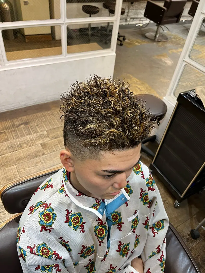 ショート パーマ メンズ メンズハイライト ハイライト カット パーマ トリートメント 💈メンズ特化💈 TASUKUのヘアスタイル