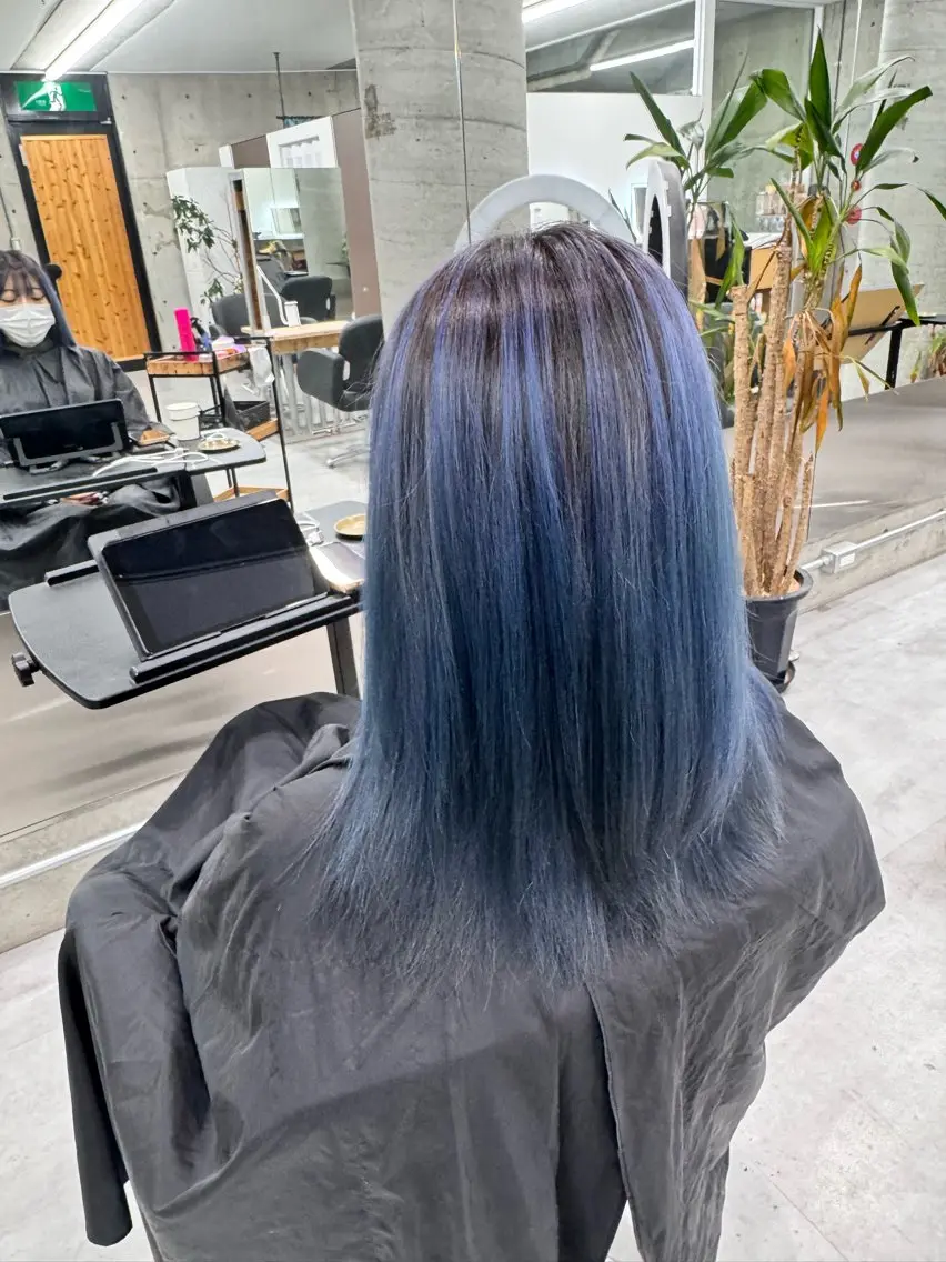 セミロング カラー バレイヤージュ ネイビーカラー レイヤーカット ヘアカラー トリートメント 艶髪✨ブリーチ職人 yasuのヘアスタイル