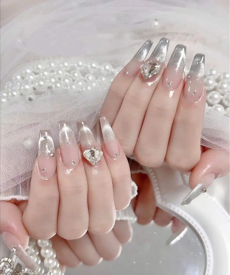 ロング 外国人風カラー 韓国風ヘア ハンドネイル E🌷nail 長さだし専門店のネイルデザイン