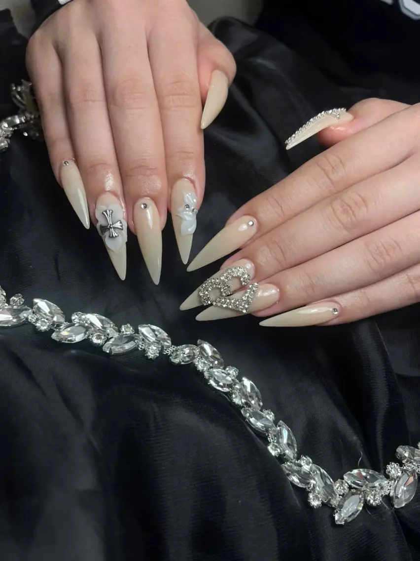 ネイル フラッシュネイル フレンチネイル グラデーション キラキラネイル 韓国ネイル ハンドネイル Hy nailsのネイルデザイン
