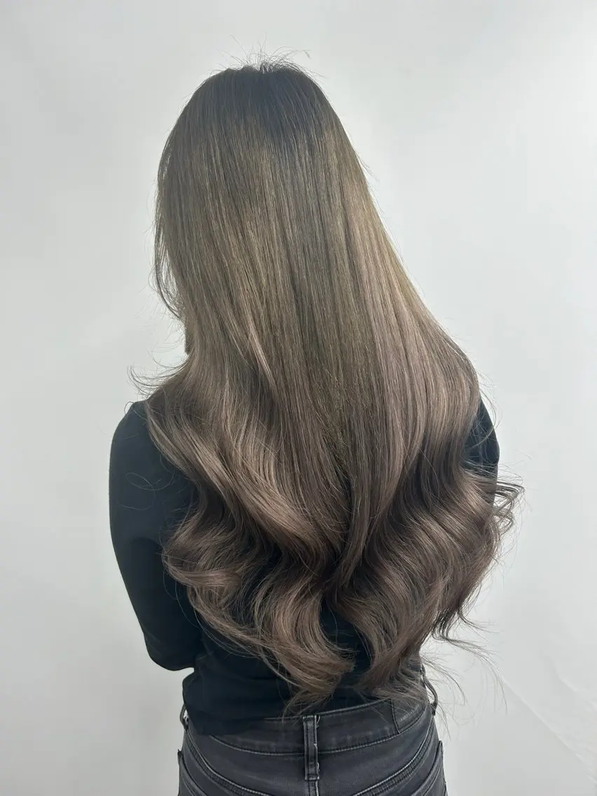 ロング カラー シールエクステ バレイヤージュ ハイライトカラー エクステ ハイライト カット ヘアカラー トリートメント レイヤー/エクステ alpha下妻のヘアスタイル