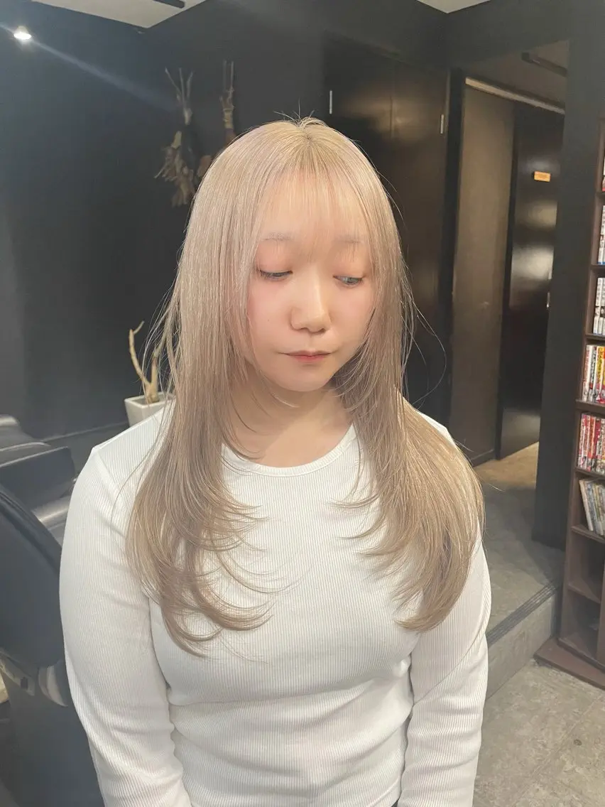 セミロング レイヤーカット カット ヘアカラー ハイトーン/町田 🫧HANSONのヘアスタイル