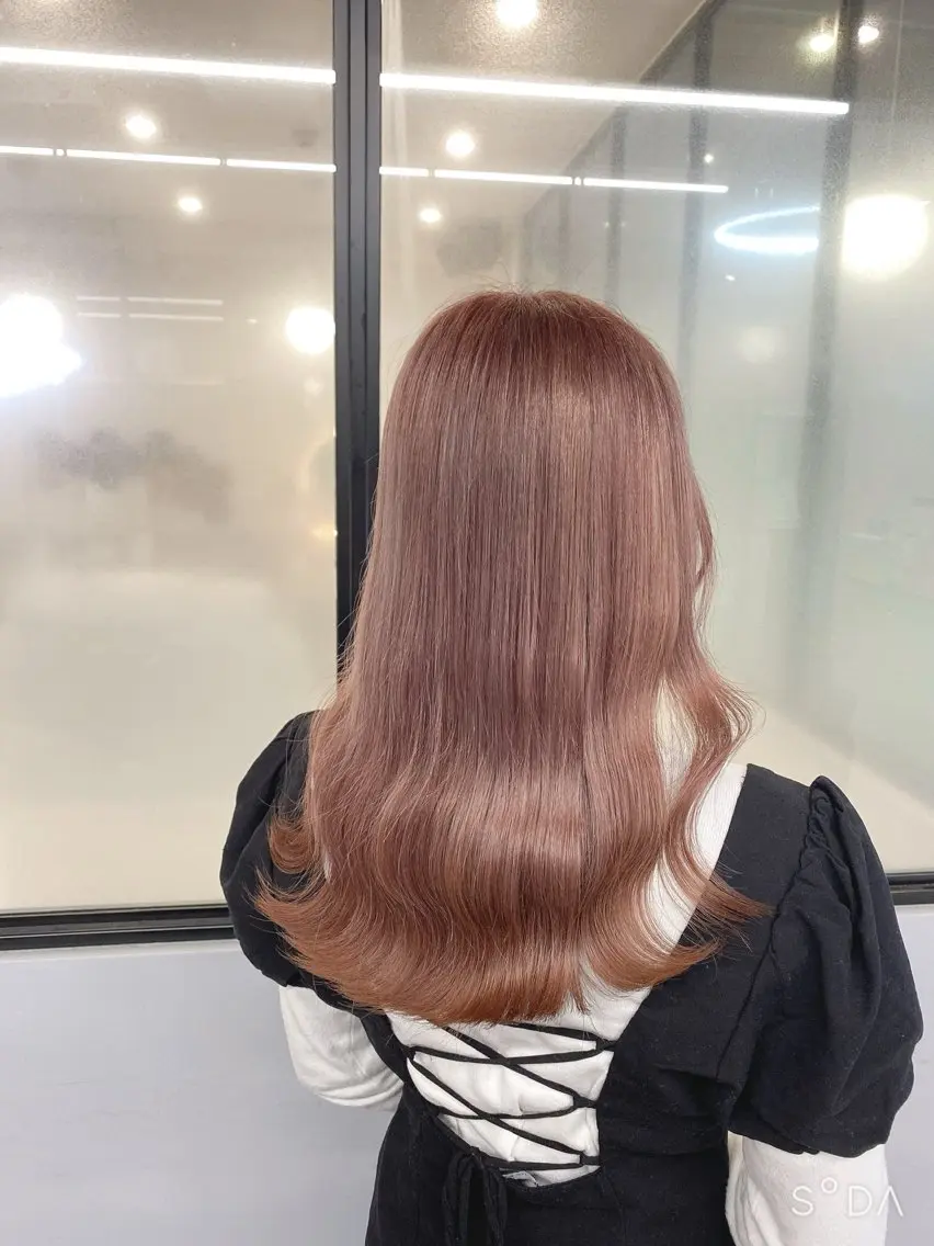 セミロング カラー ブリーチ ピンクカラー ヘアカラー 尾関 隼多のヘアスタイル