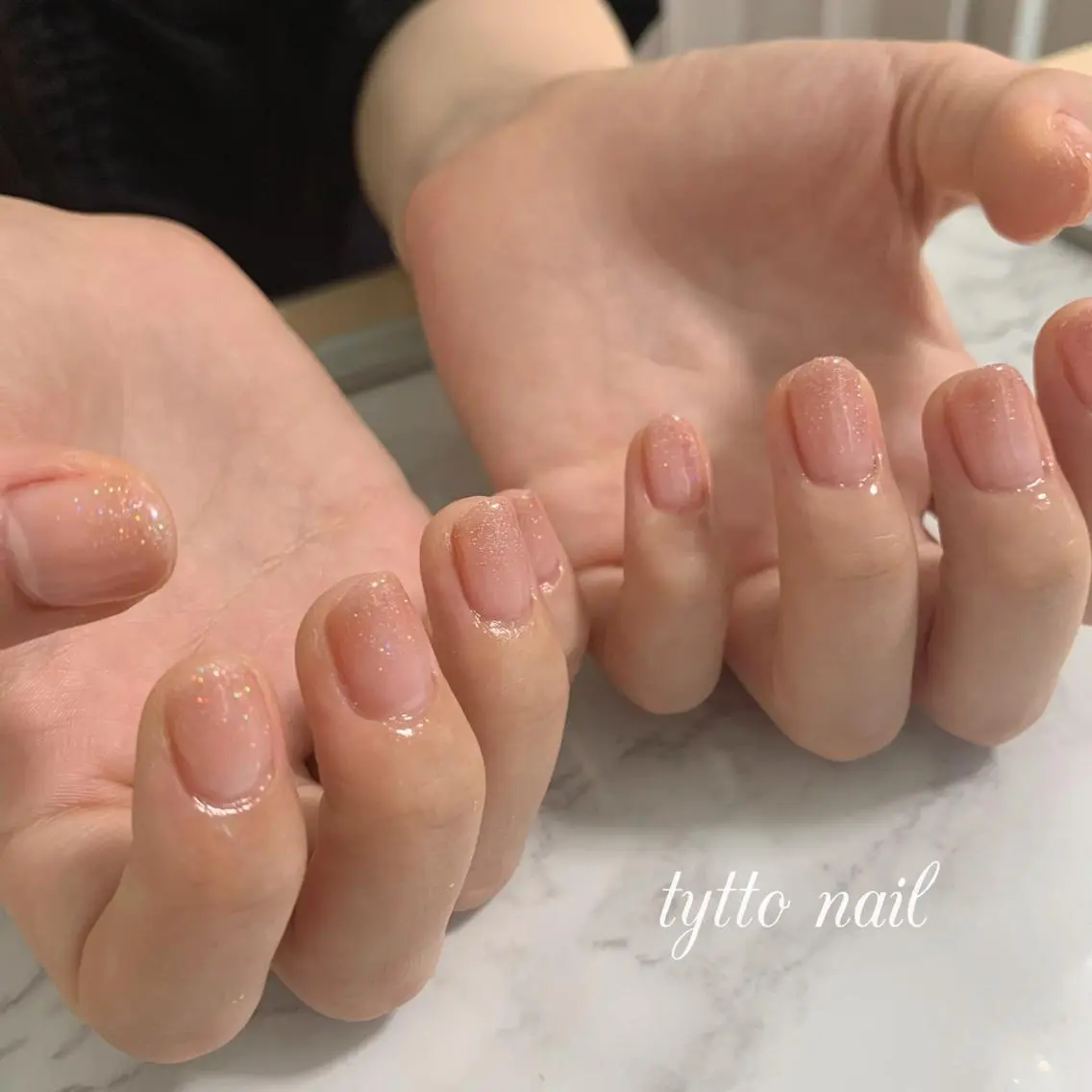 ネイル グラデーション ラメ(グリッター) ラメグラデーション オフィスネイル ピンク ハンドネイル tytto nail ❤︎‪‪eri‪‪のネイルデザイン