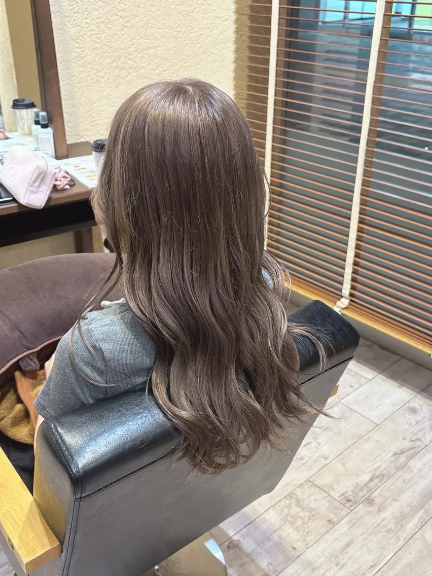 ロング カラー 透明感カラー グレージュ ヘアカラー 棚邊 くるみのヘアスタイル