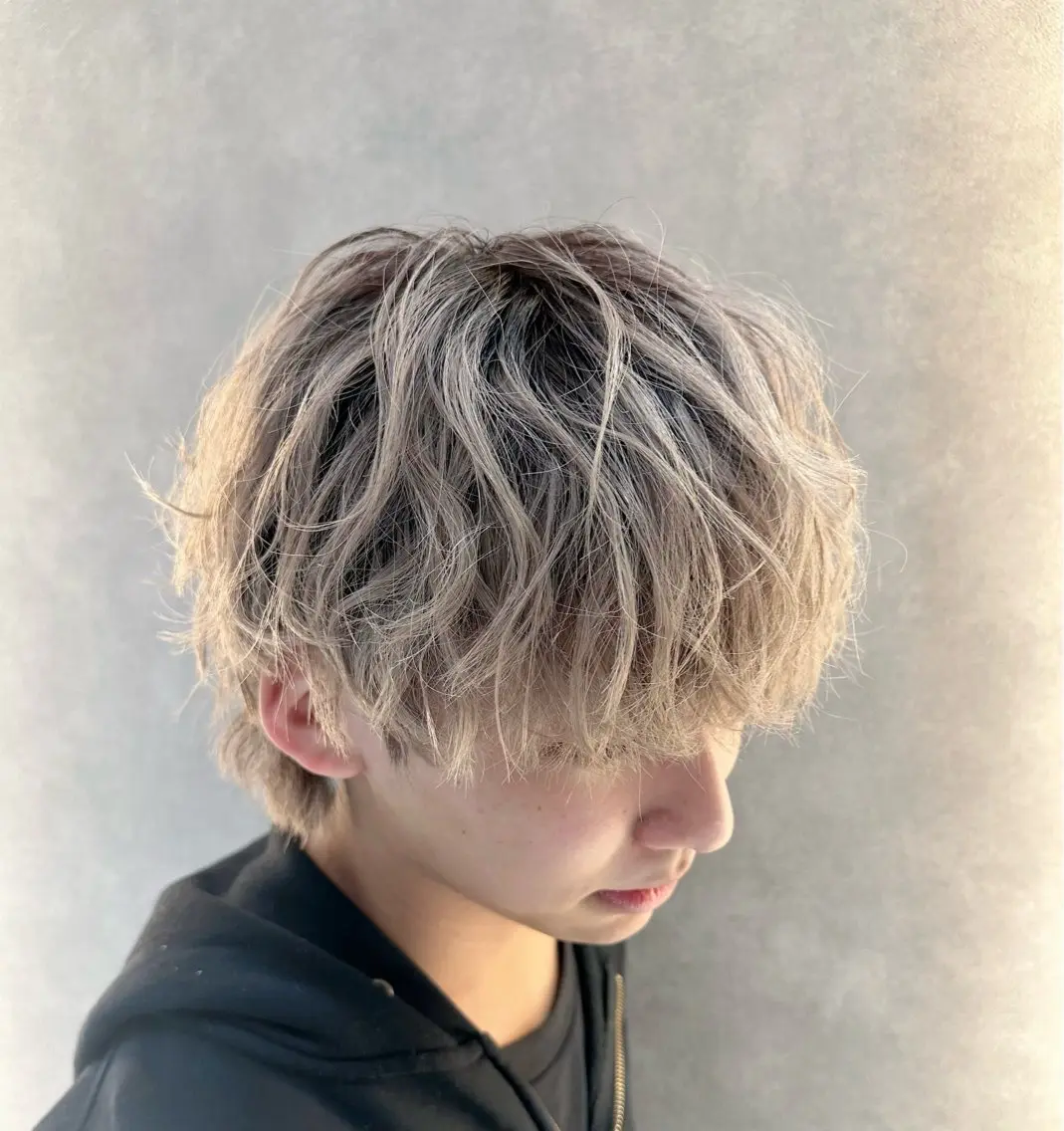メンズ ヘアカラー シン🦊 艶カラー／ブリーチのヘアスタイル